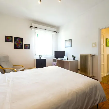 Hostly-ai Due Passi