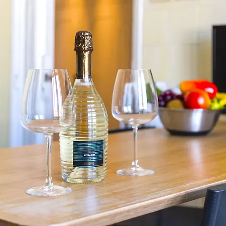 Hostly-ai Due Passi Apartman