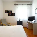 Hostly-ai Due Passi Appartamento
