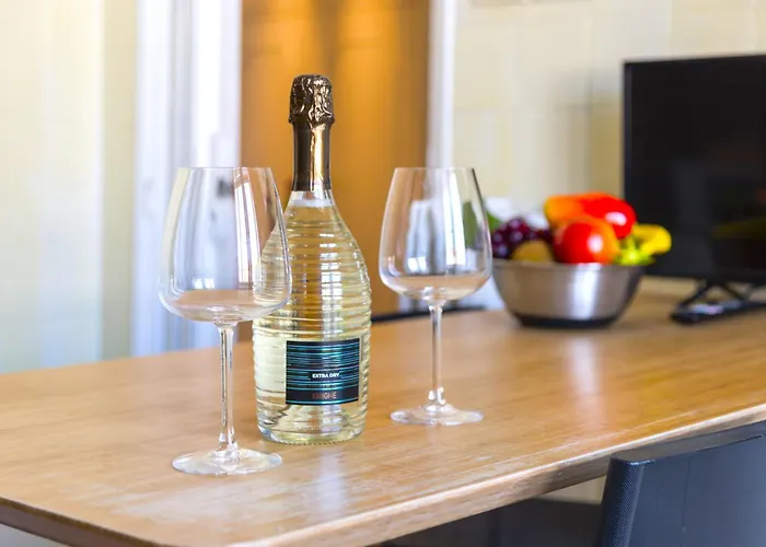 Hostly-ai Due Passi Appartement